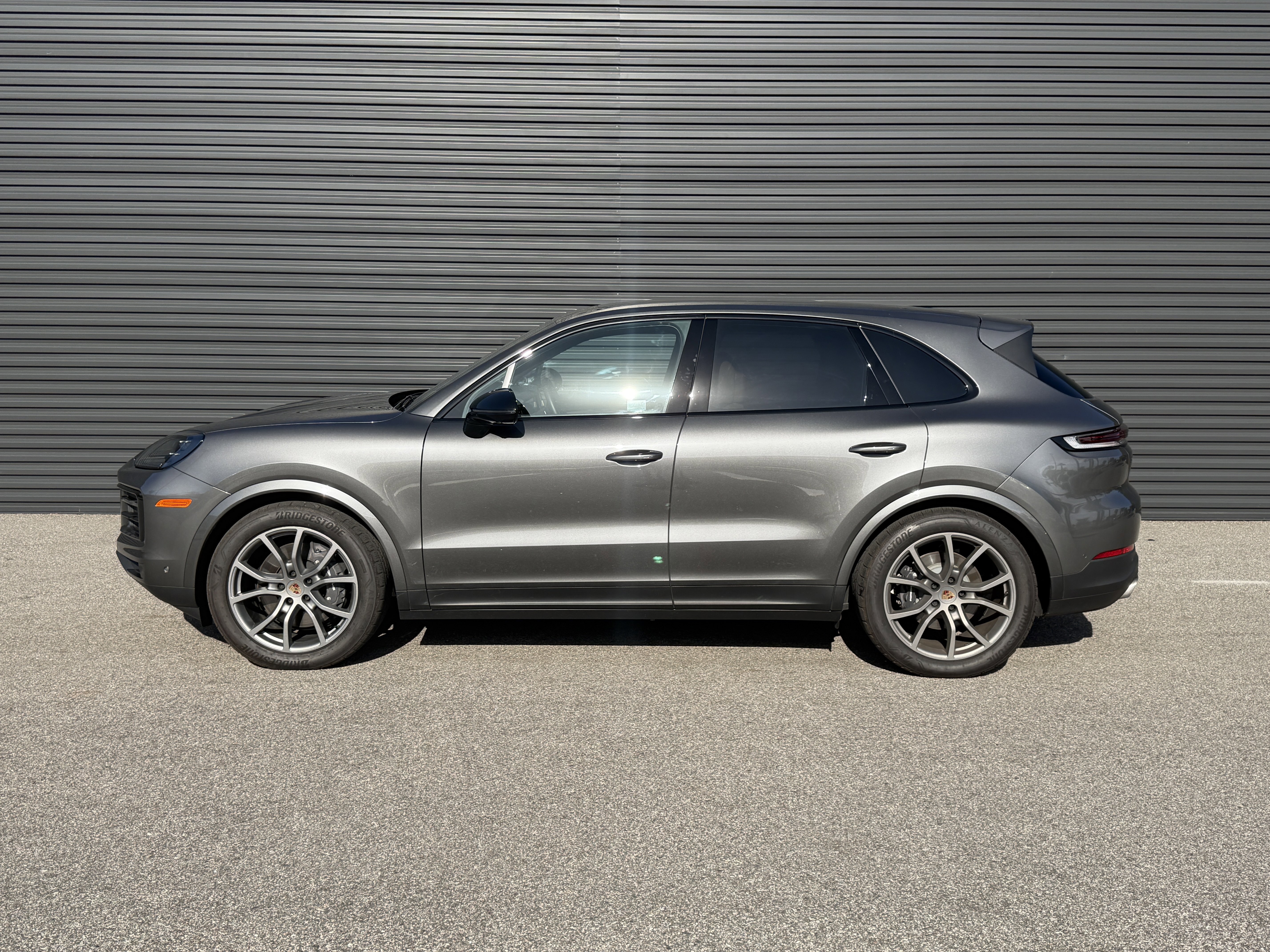 Certified 2025 Porsche Cayenne image 2