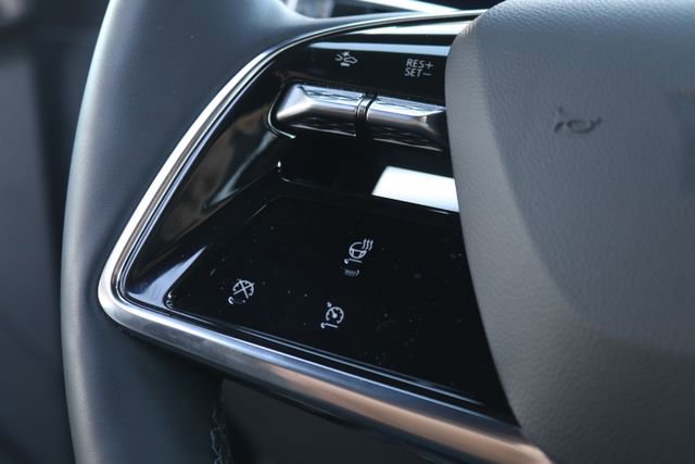 Certified 2025 Cadillac Lyriq Luxury image 12