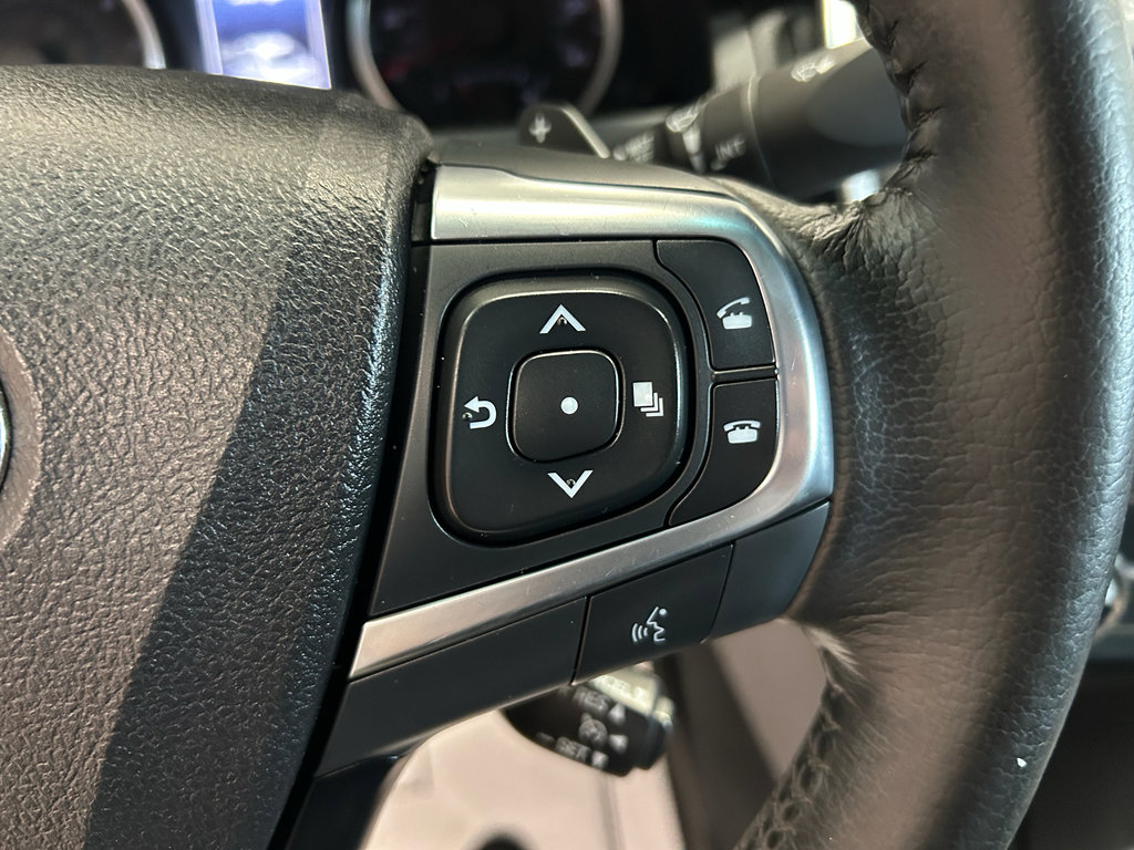 Used 2015 Toyota Camry SE FWD image 11