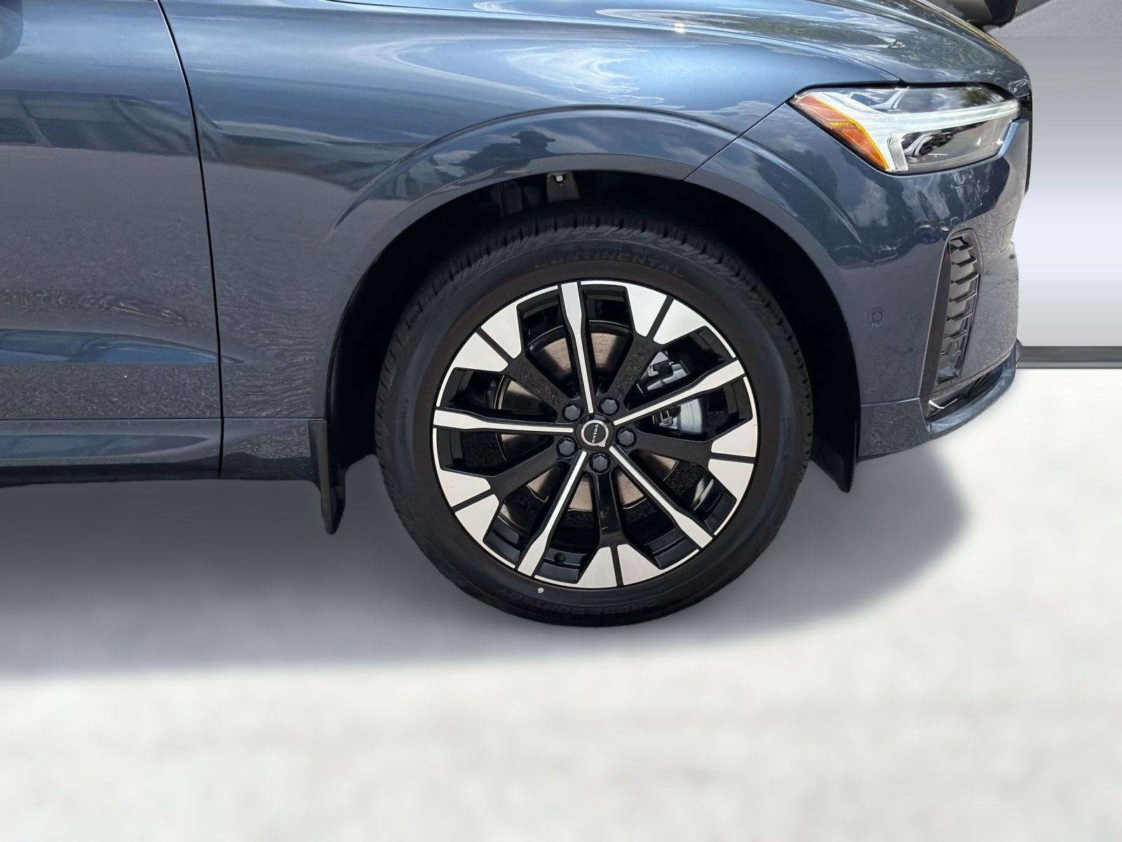 New 2026 Volvo XC60 B5 Plus w/ Climate Package AWD/4WD image 13