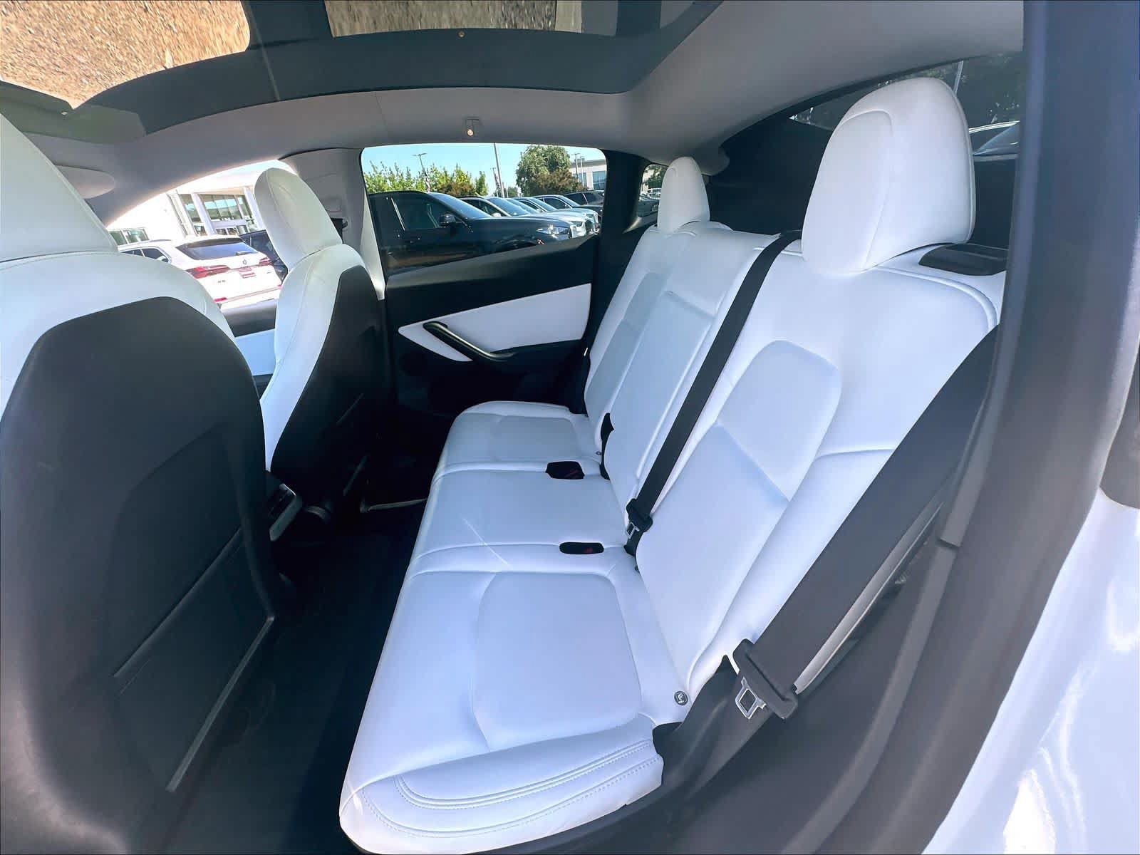 Used 2021 Tesla Model Y Long Range AWD/4WD image 22