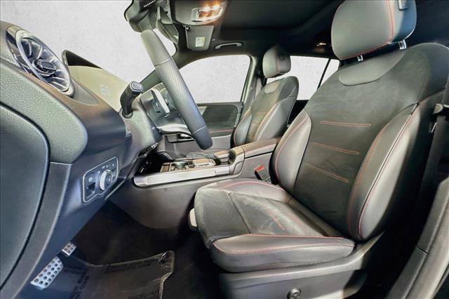 Used 2023 Mercedes-Benz EQB 300 4MATIC image 19