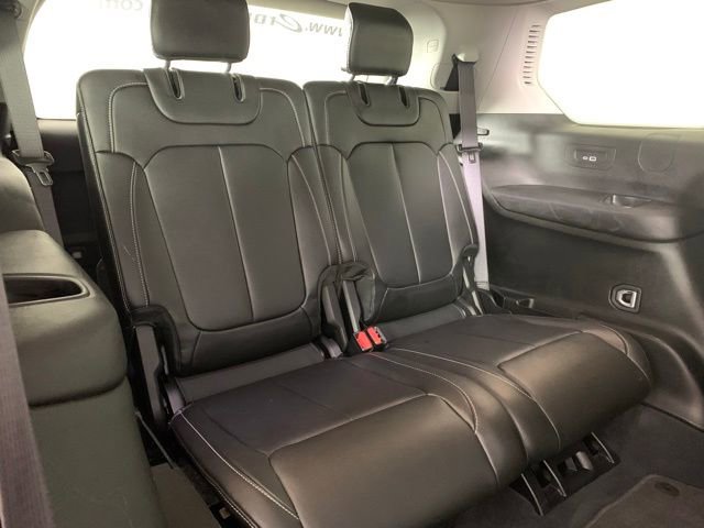 Used 2023 Jeep Grand Cherokee L Limited w/ Black Appearance Package image 28