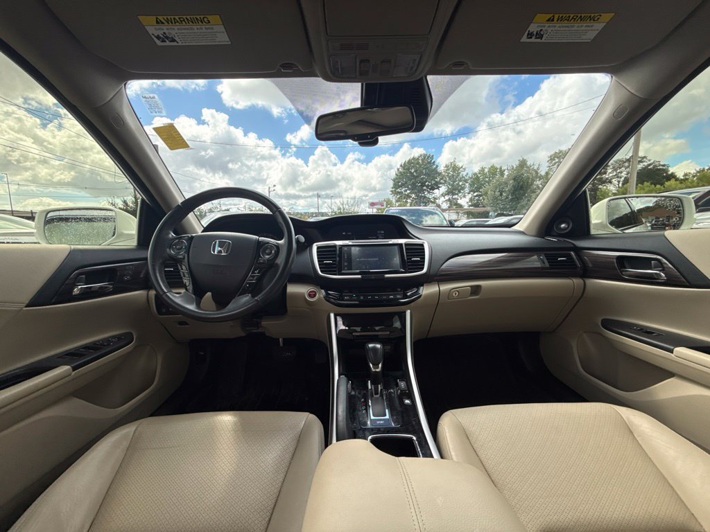 Used 2017 Honda Accord Touring image 19