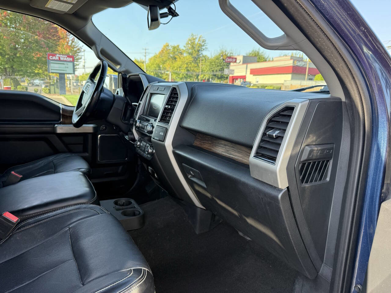 Used 2019 Ford F150 Lariat image 10