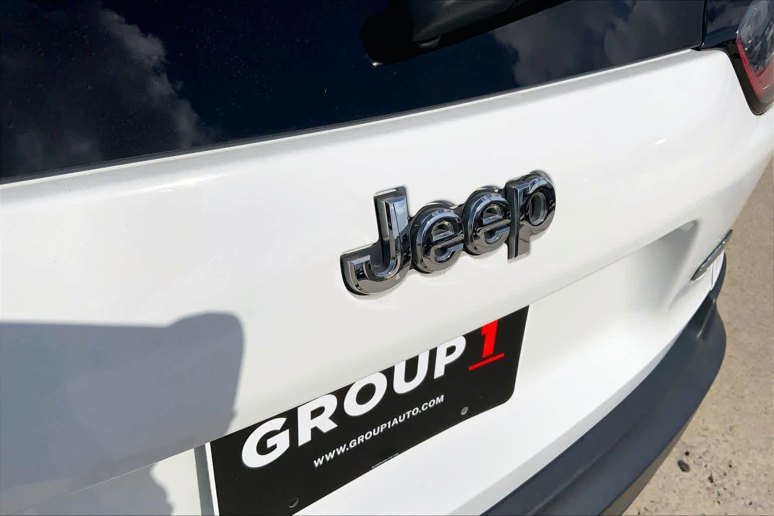 Used 2021 Jeep Cherokee Latitude Plus FWD image 30