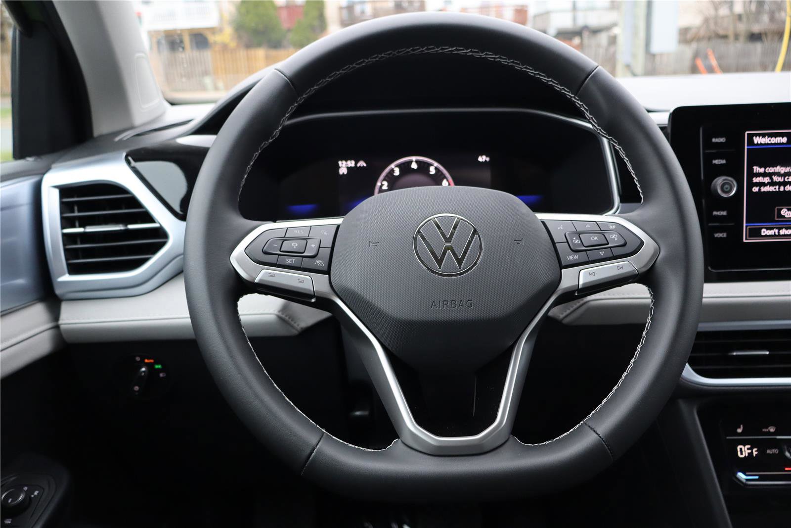 New 2026 Volkswagen Taos SE image 14