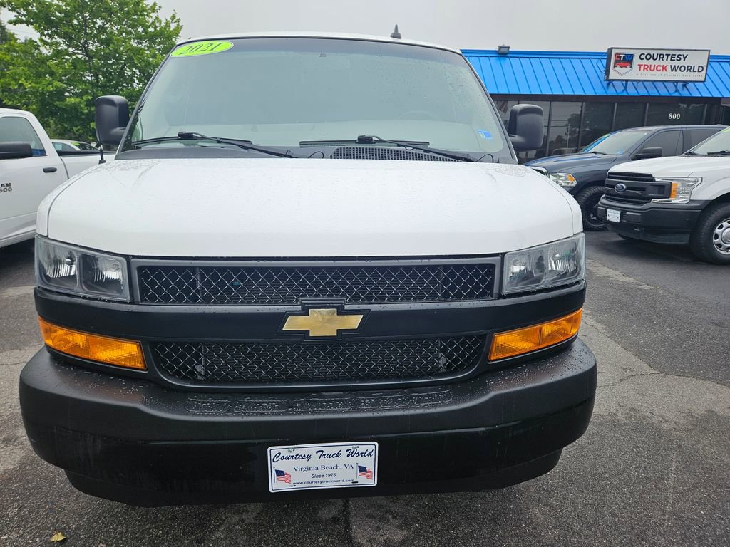 Used 2021 Chevrolet Express 2500 RWD image 2