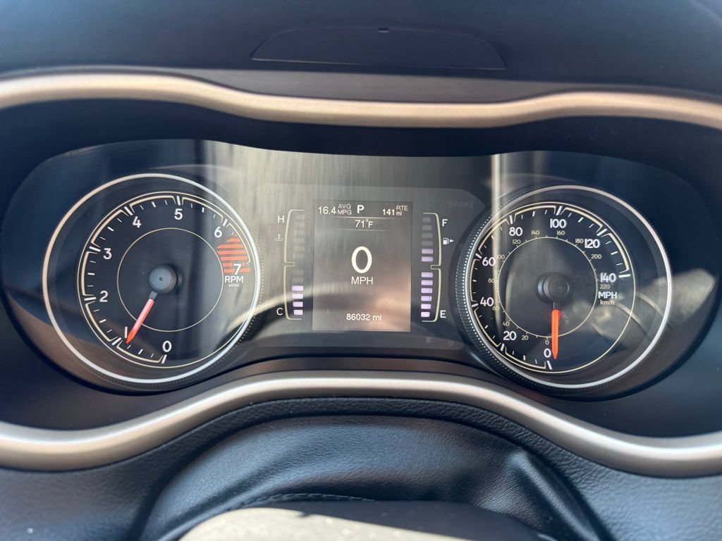 Used 2017 Jeep Cherokee Latitude w/ Cold Weather Group AWD/4WD image 19