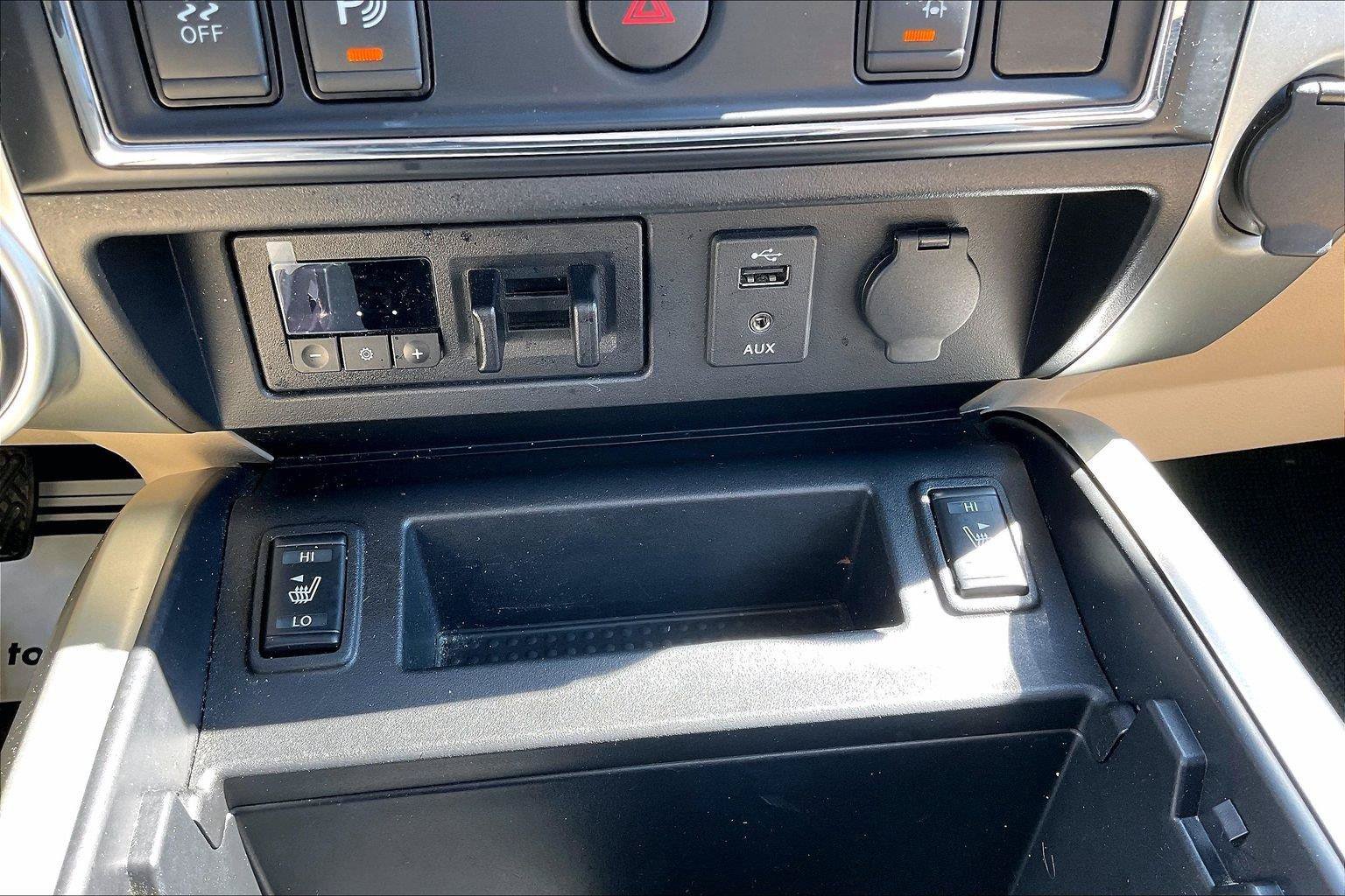 Used 2018 Nissan Titan SL w/ Chrome Package AWD/4WD image 32