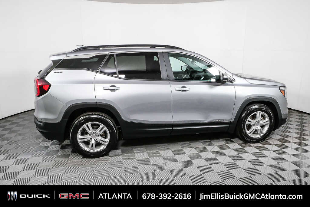 Used 2024 GMC Terrain SLE w/ Driver Convenience Package FWD image 2