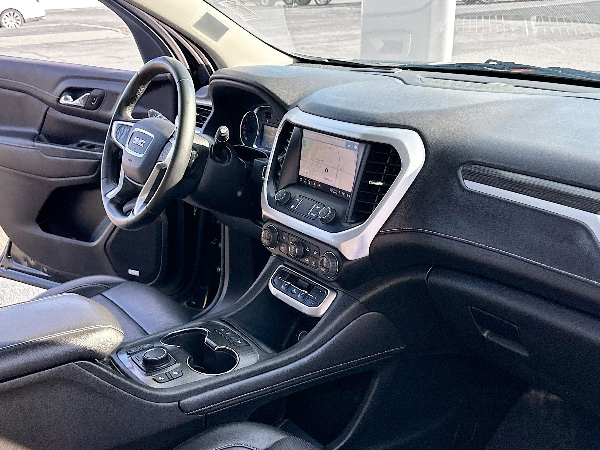 Used 2023 GMC Acadia SLT image 4