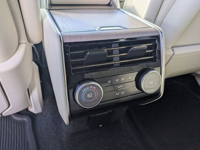 Used 2025 Land Rover Range Rover Long Wheelbase Autobiography image 13