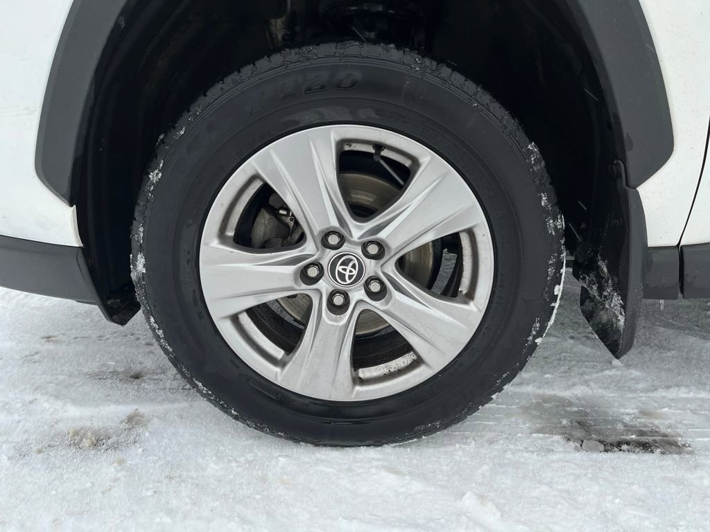 Used 2022 Toyota RAV4 XLE image 27