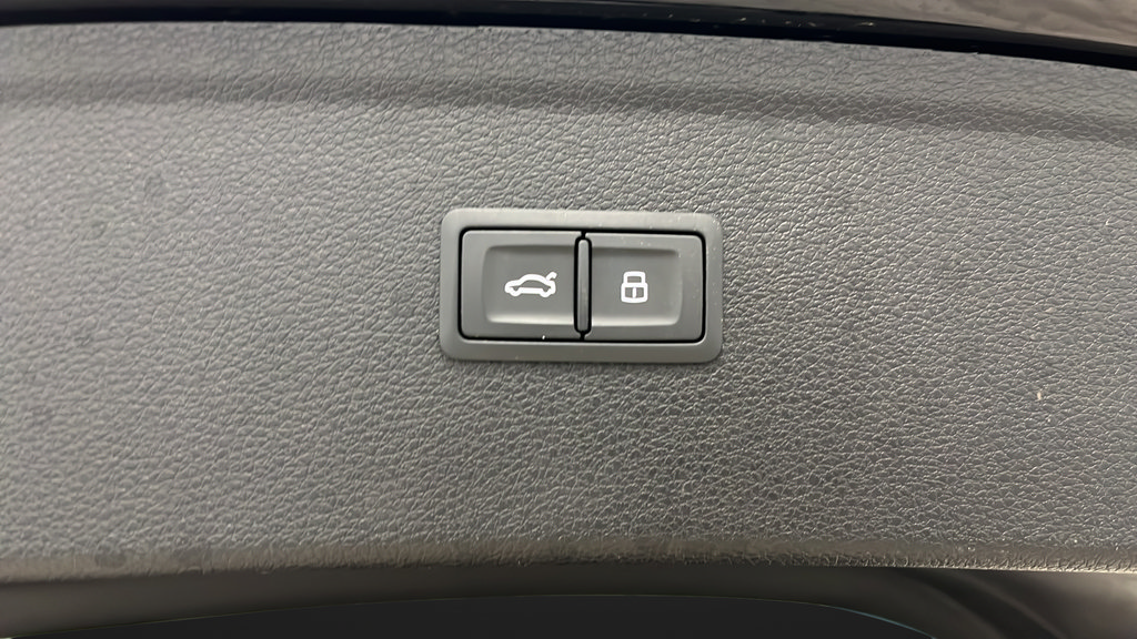 Used 2024 Audi Q5 e Prestige w/ Prestige Package AWD/4WD image 29