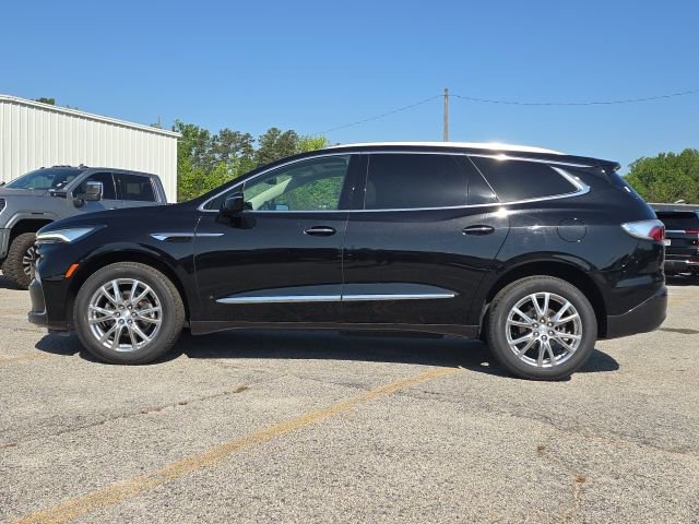 Used 2022 Buick Enclave Essence w/ Experience Buick Package FWD image 2