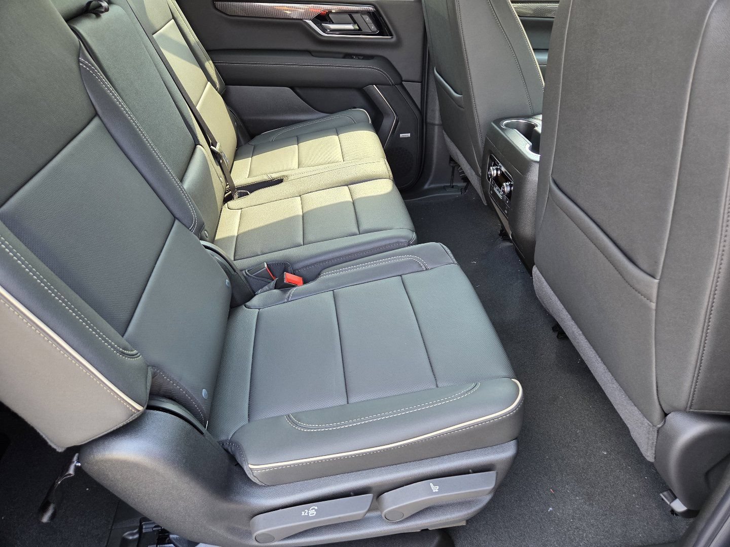 New 2026 GMC Yukon XL Elevation AWD/4WD image 23