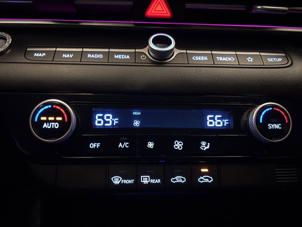 Used 2024 Hyundai Elantra SEL image 21