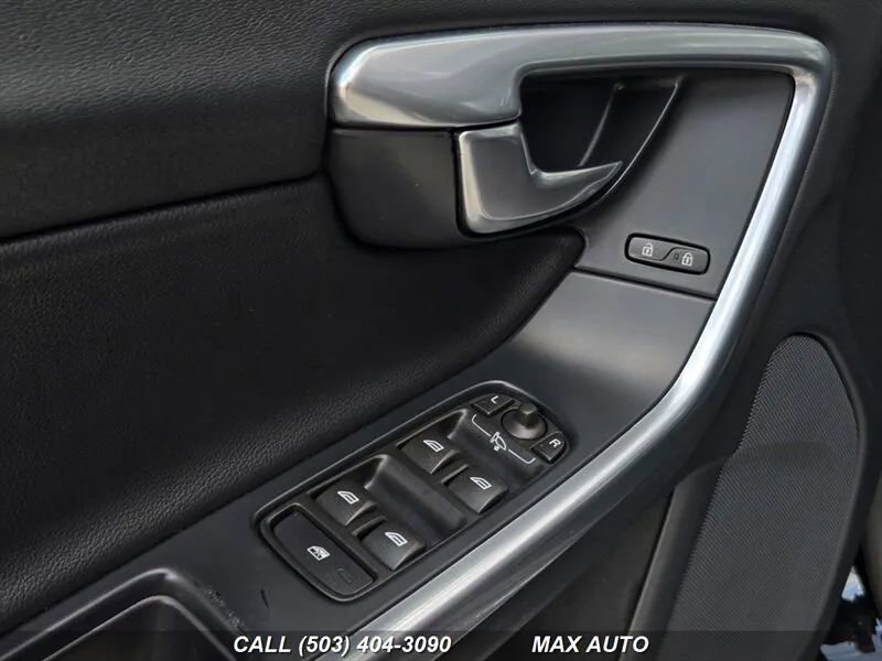 Used 2016 Volvo V60 T5 Cross Country image 30