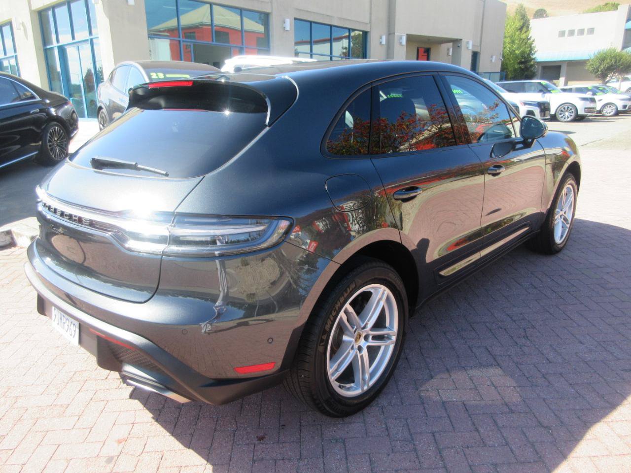 Used 2025 Porsche Macan w/ Premium Package Plus AWD/4WD image 4
