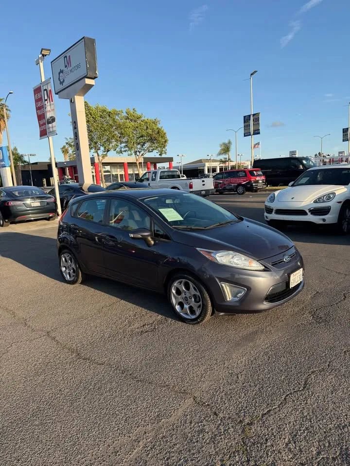 Used 2012 Ford Fiesta SES image 2