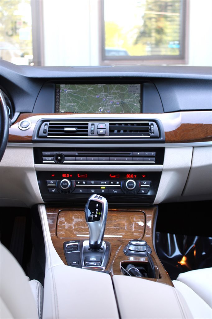 Used 2011 BMW 550i Sedan RWD image 12