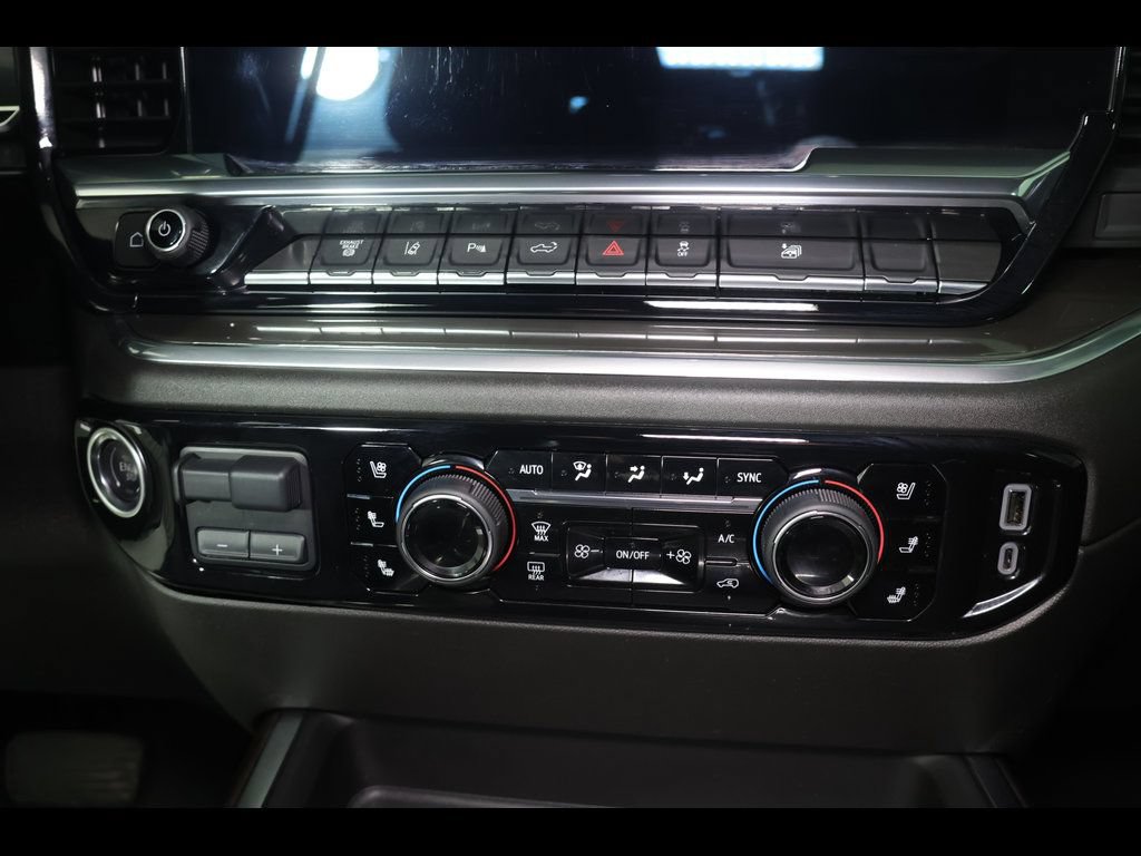 Used 2025 Chevrolet Silverado 3500 High Country w/ Technology Package AWD/4WD image 34