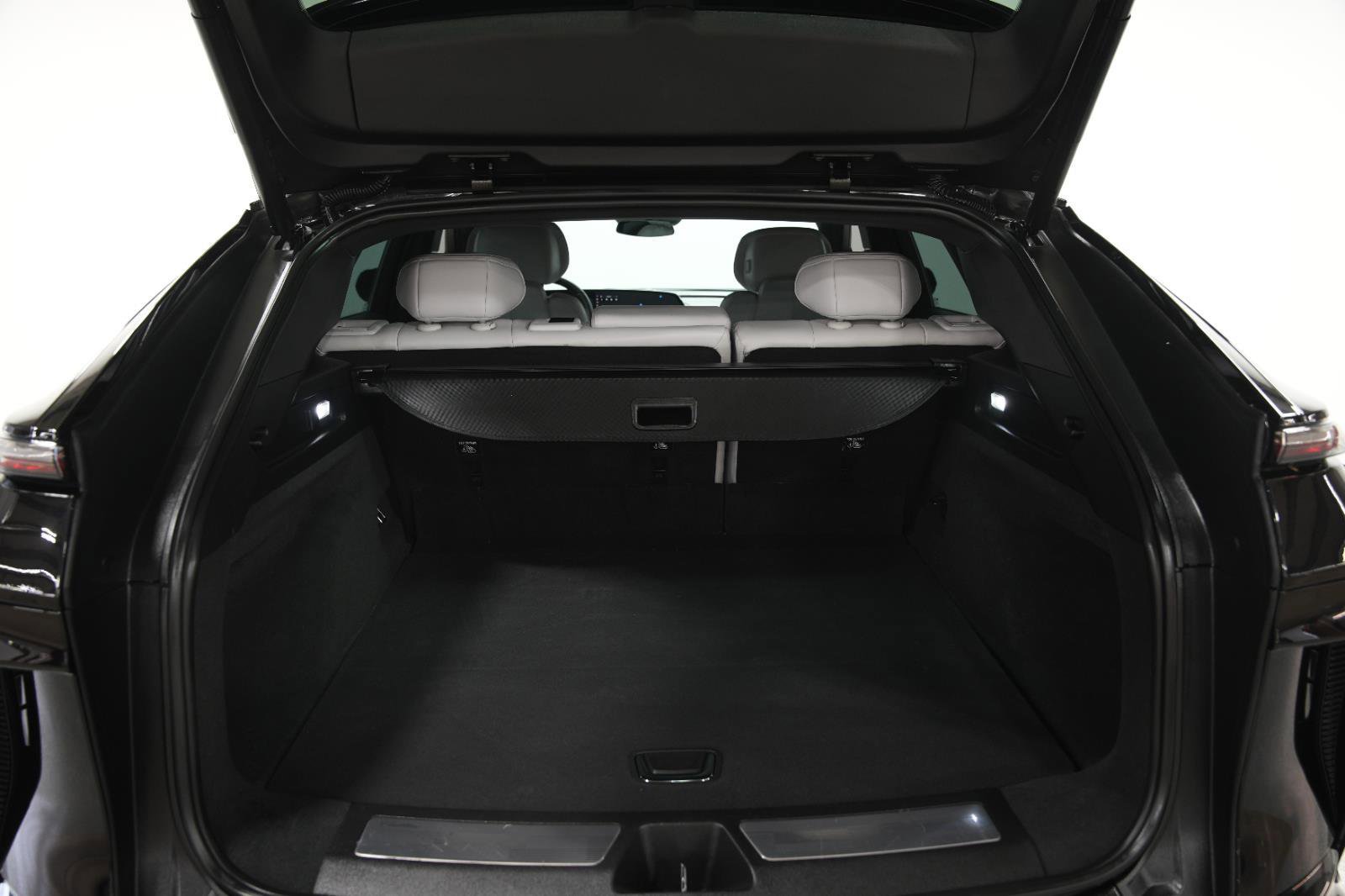 Used 2024 Cadillac Lyriq Luxury image 12