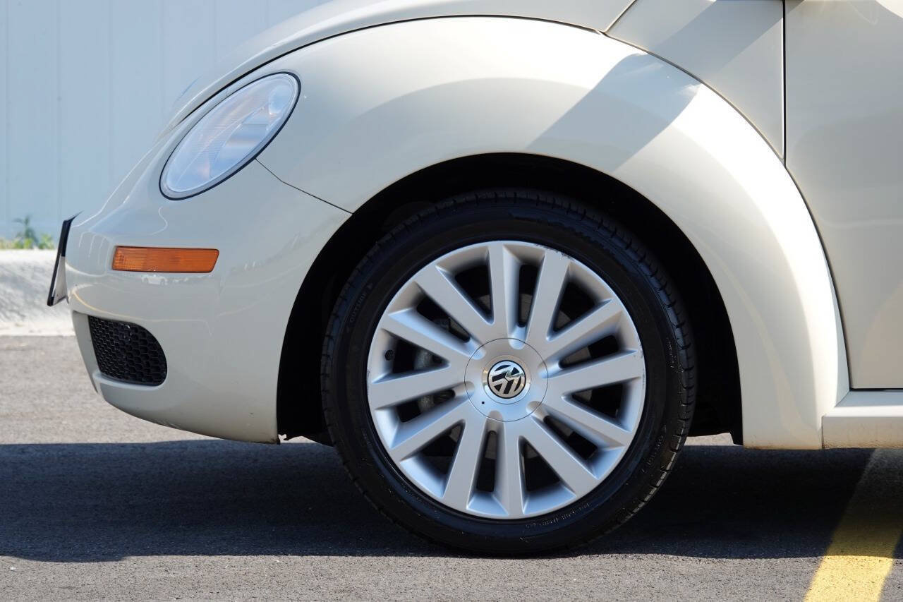 Used 2008 Volkswagen Beetle SE FWD image 12