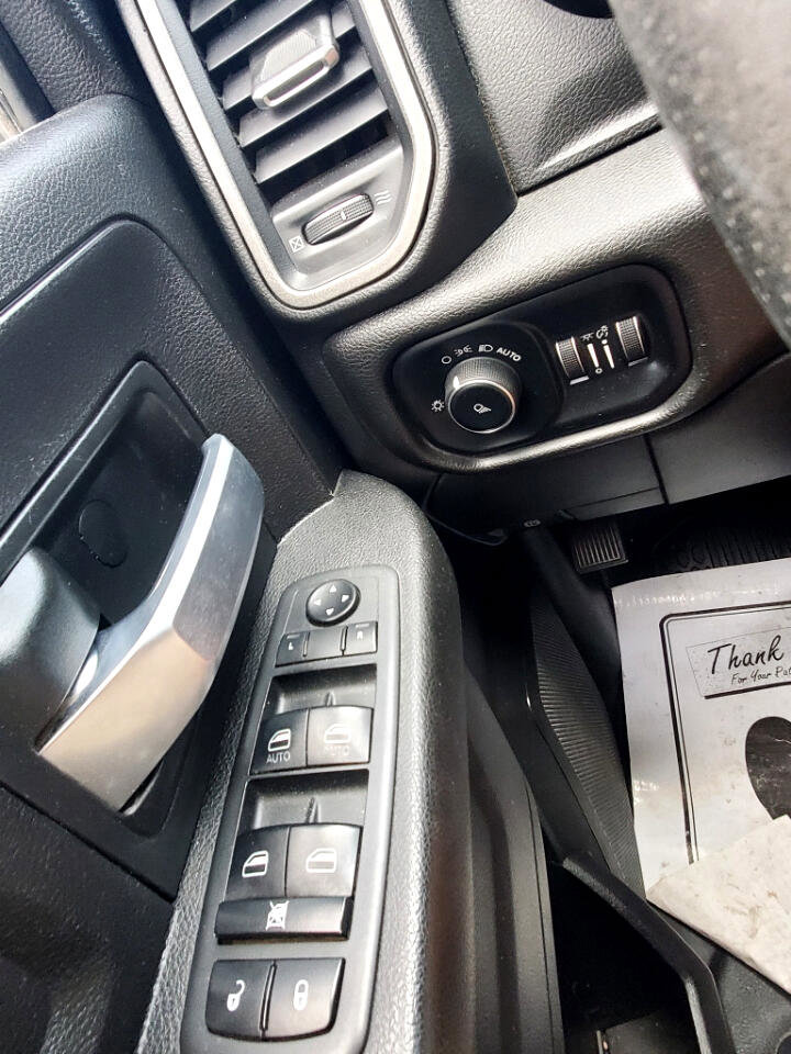 Used 2019 RAM 3500 Tradesman w/ Chrome Appearance Group image 12