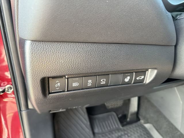 Used 2023 Toyota Venza Limited image 11