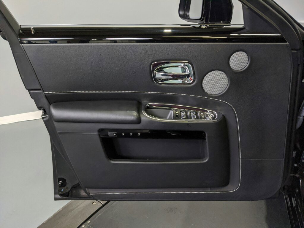 Used 2014 Rolls-Royce Ghost image 31