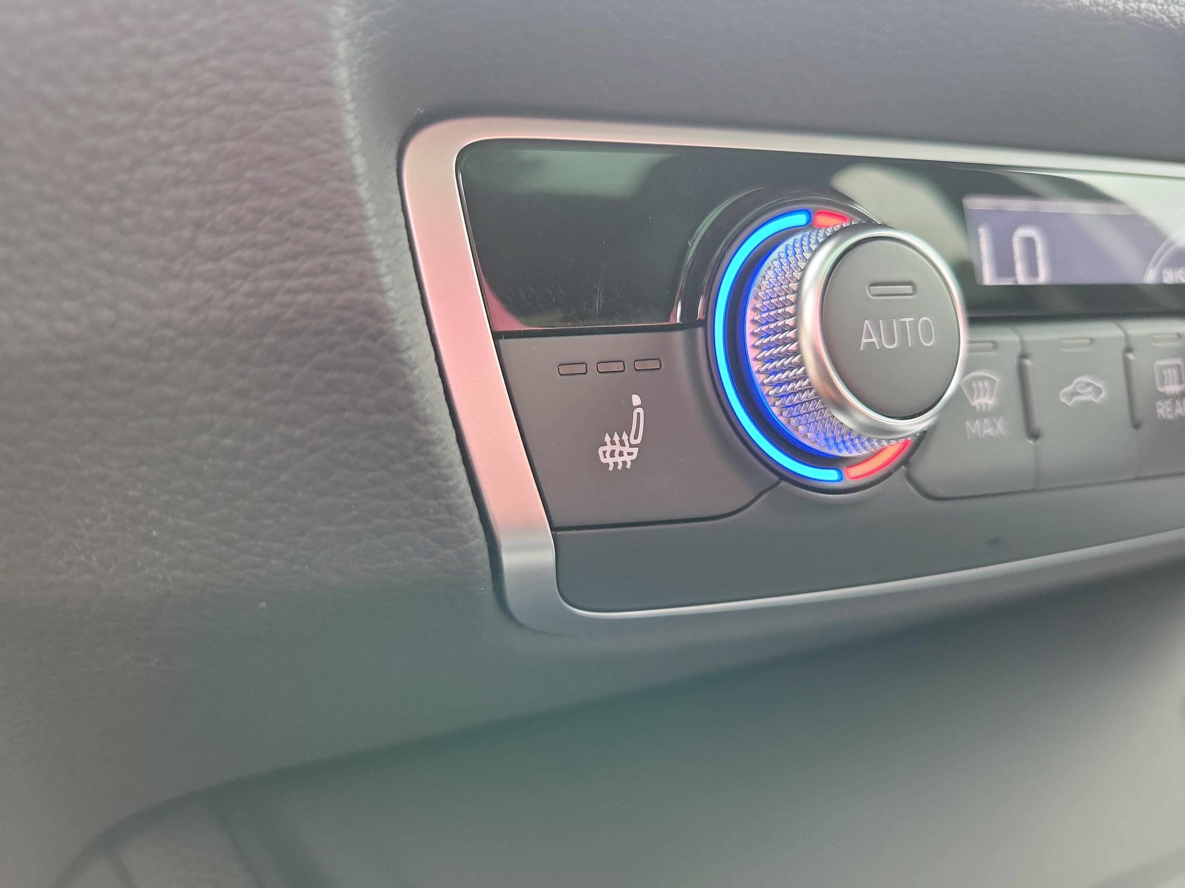 Used 2025 Audi Q3 2.0T Premium image 15