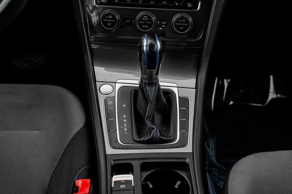 Used 2016 Volkswagen e-Golf SE w/ DC Fast Charging Package image 13