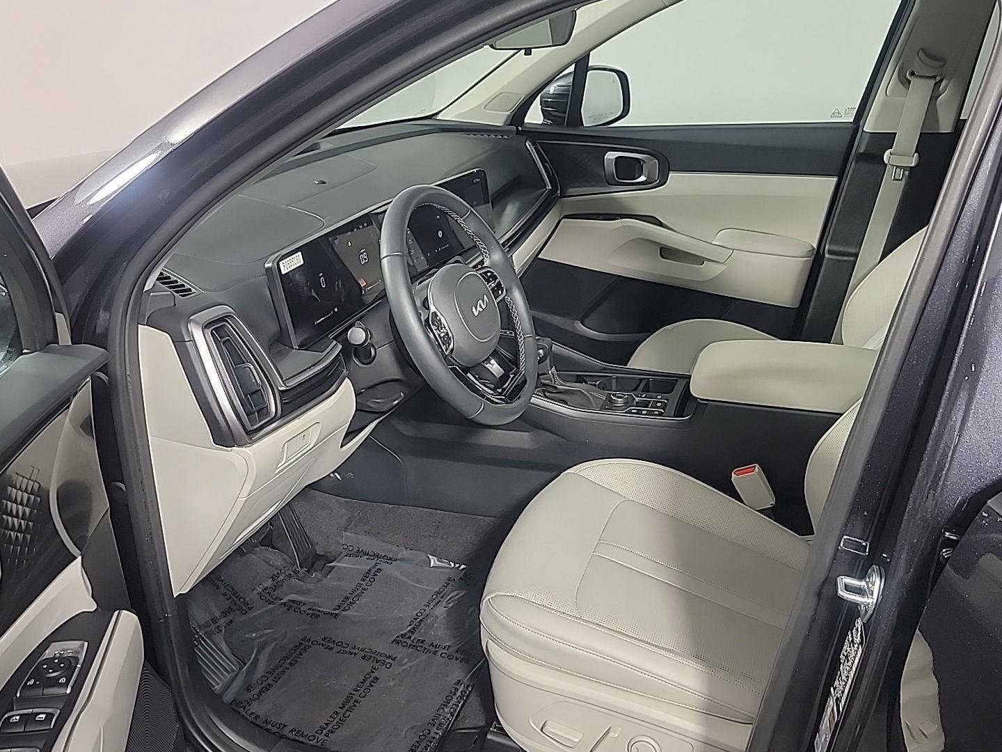 Used 2025 Kia Sorento S image 18