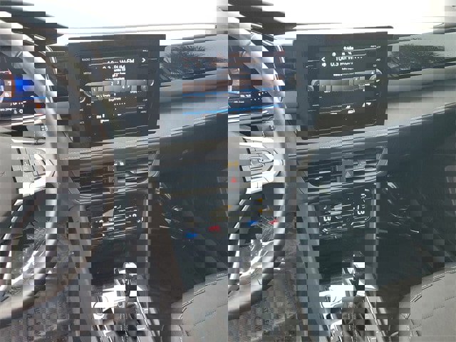 Certified 2025 Volkswagen Taos SE image 22