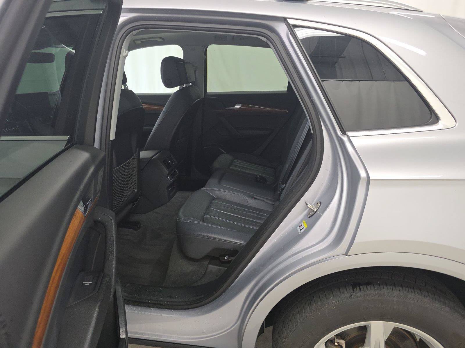 Used 2023 Audi Q5 2.0T Premium w/ Convenience Package AWD/4WD image 9
