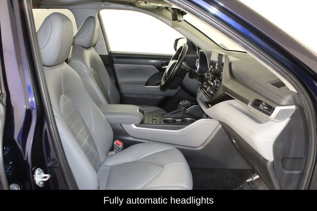Used 2023 Toyota Highlander XLE image 16