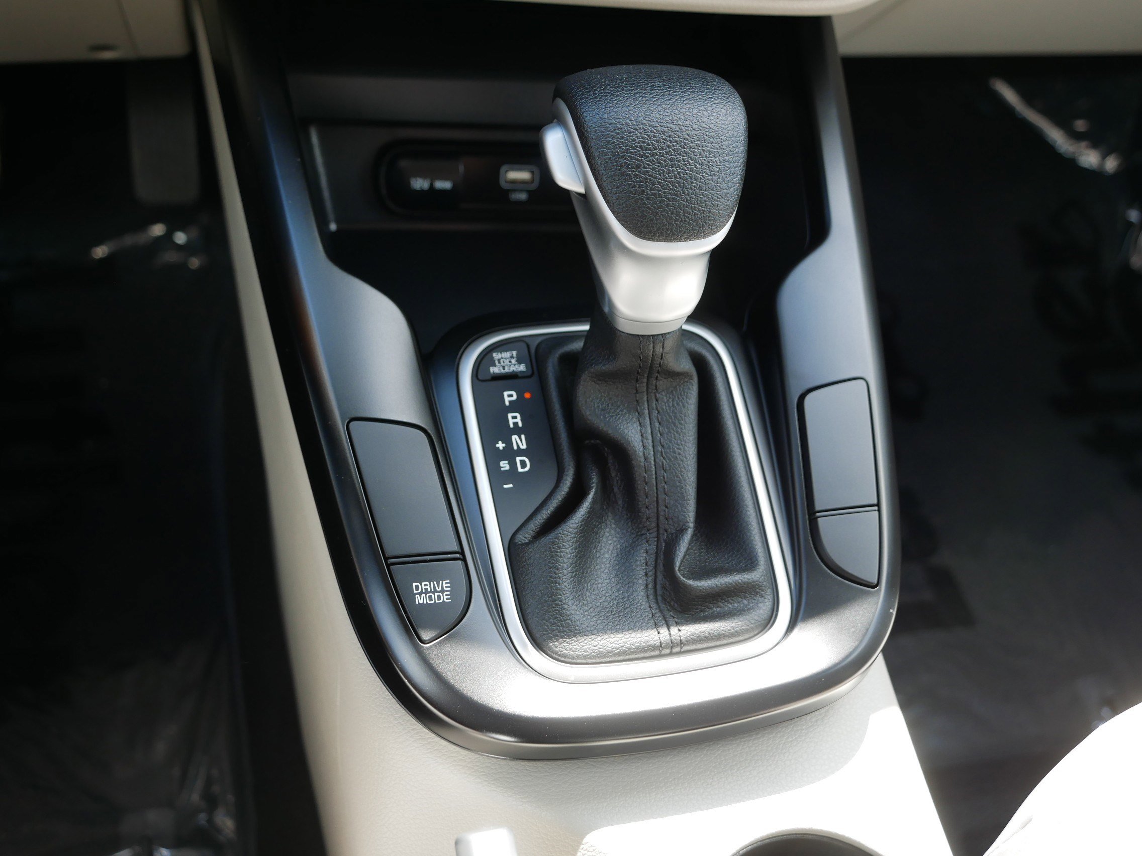 Certified 2025 Kia Soul LX FWD image 24