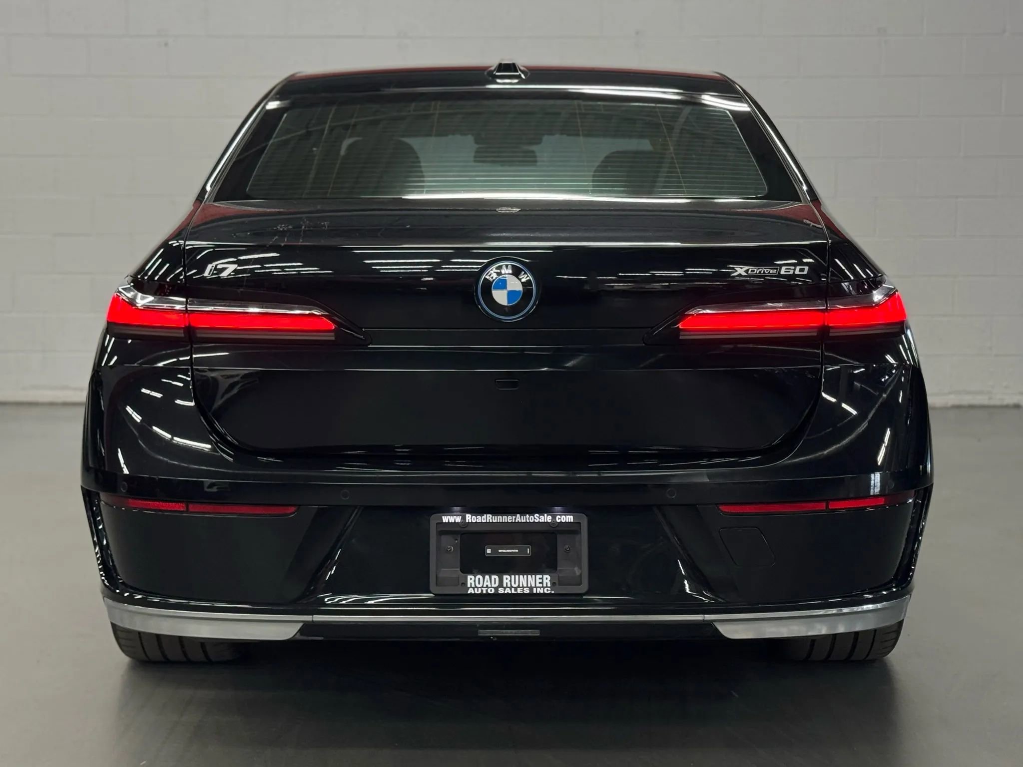 Used 2024 BMW i7 xDrive60 w/ Executive Package image 4