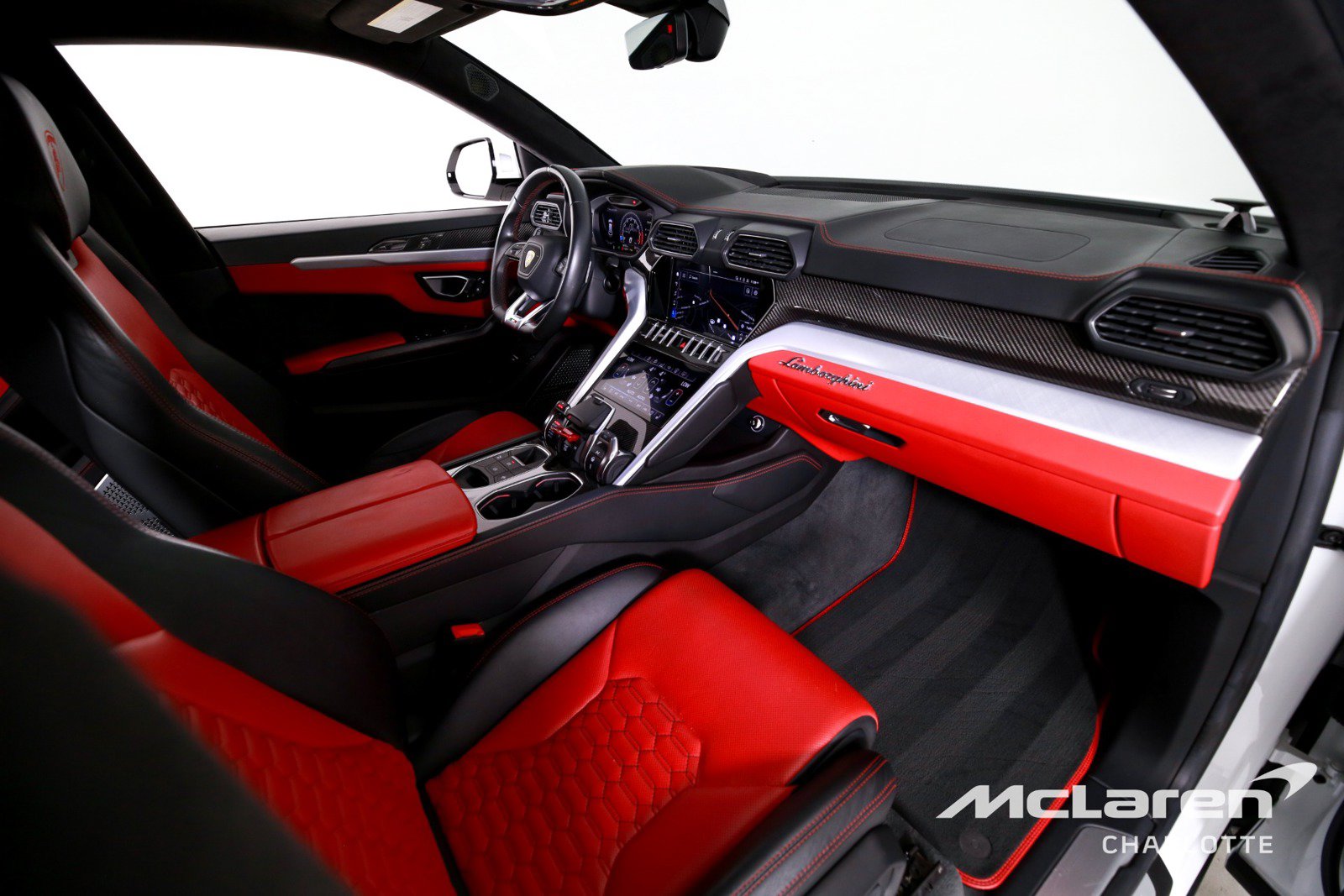 Used 2020 Lamborghini Urus AWD/4WD image 29