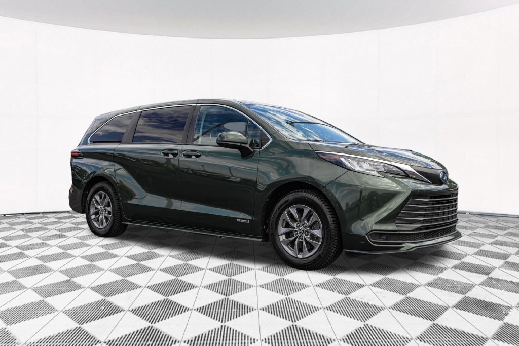Used 2021 Toyota Sienna LE FWD image 12