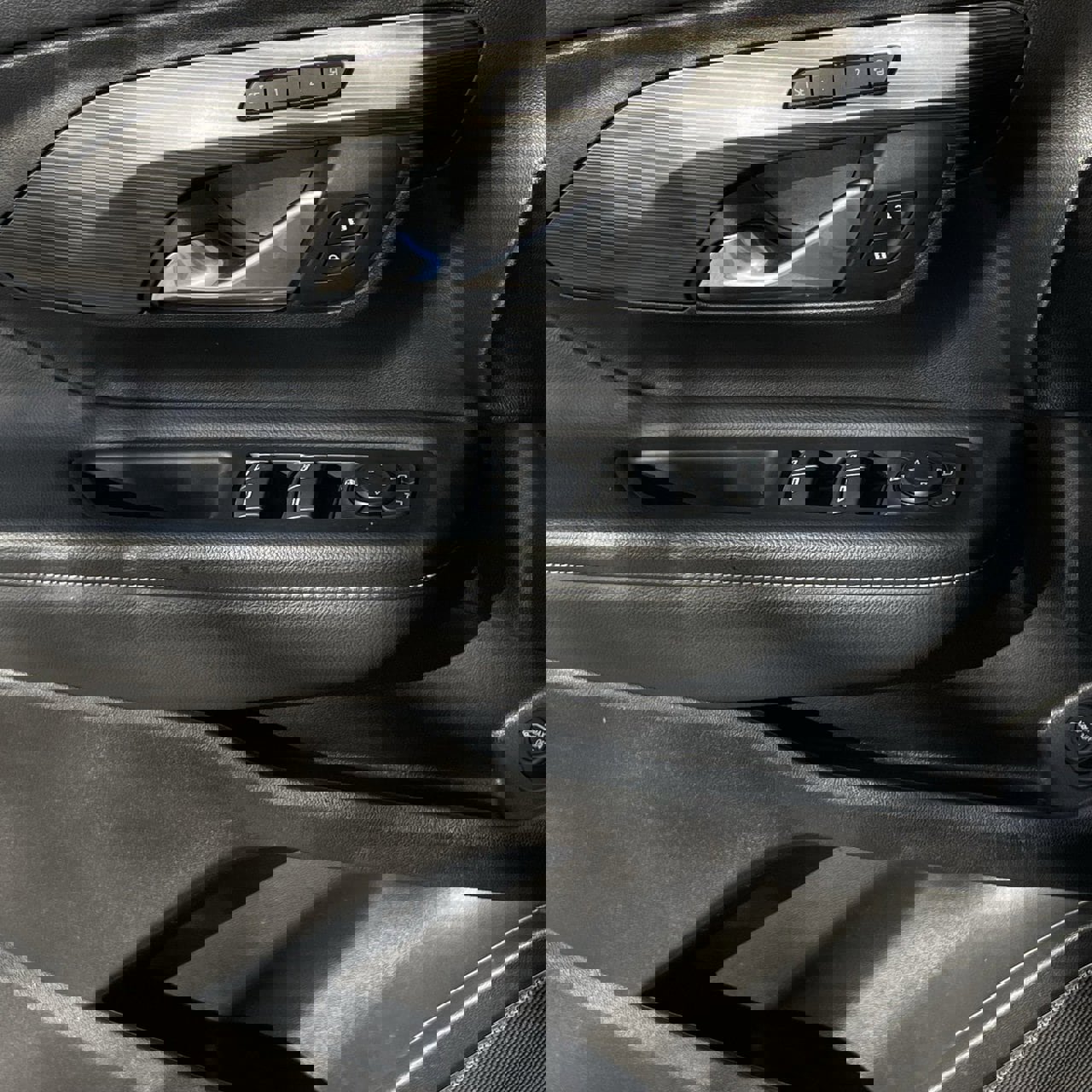 Used 2024 GMC Terrain SLT image 22