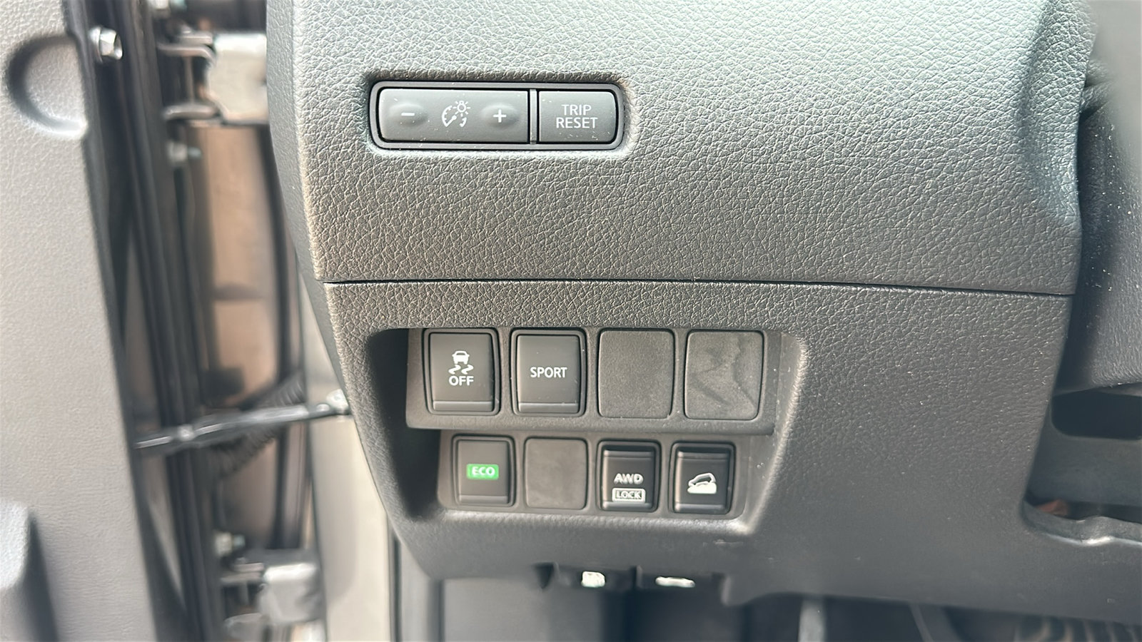 Used 2016 Nissan Rogue S AWD/4WD image 14