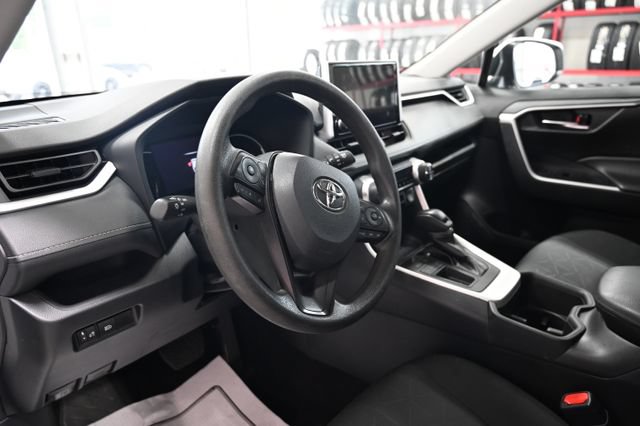 Used 2024 Toyota RAV4 XLE FWD image 19