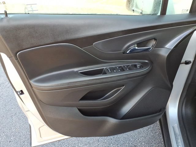 Used 2021 Buick Encore Preferred AWD/4WD image 24