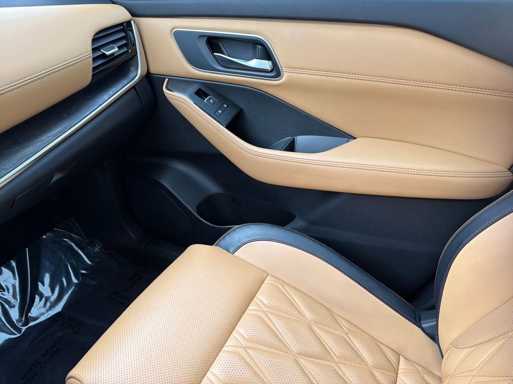 Used 2023 Nissan Rogue Platinum image 31