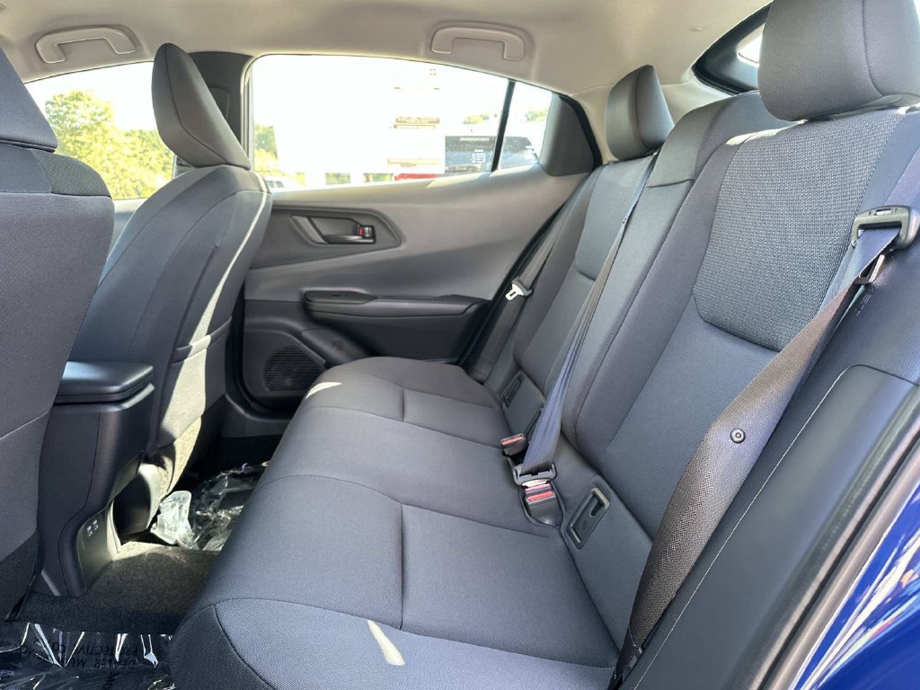 New 2027 Toyota Prius LE FWD image 17