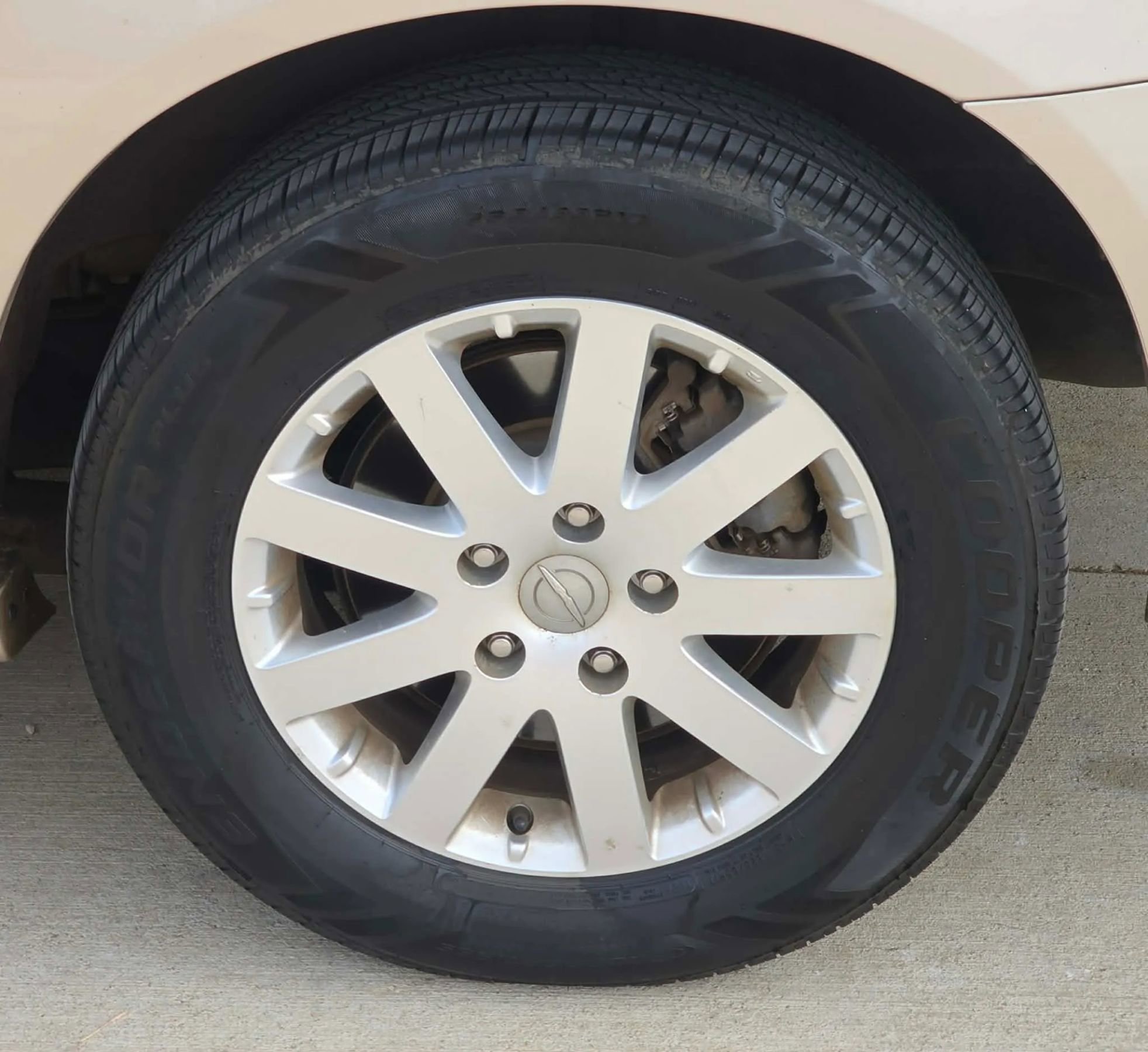 Used 2014 Chrysler Town & Country Touring FWD image 27