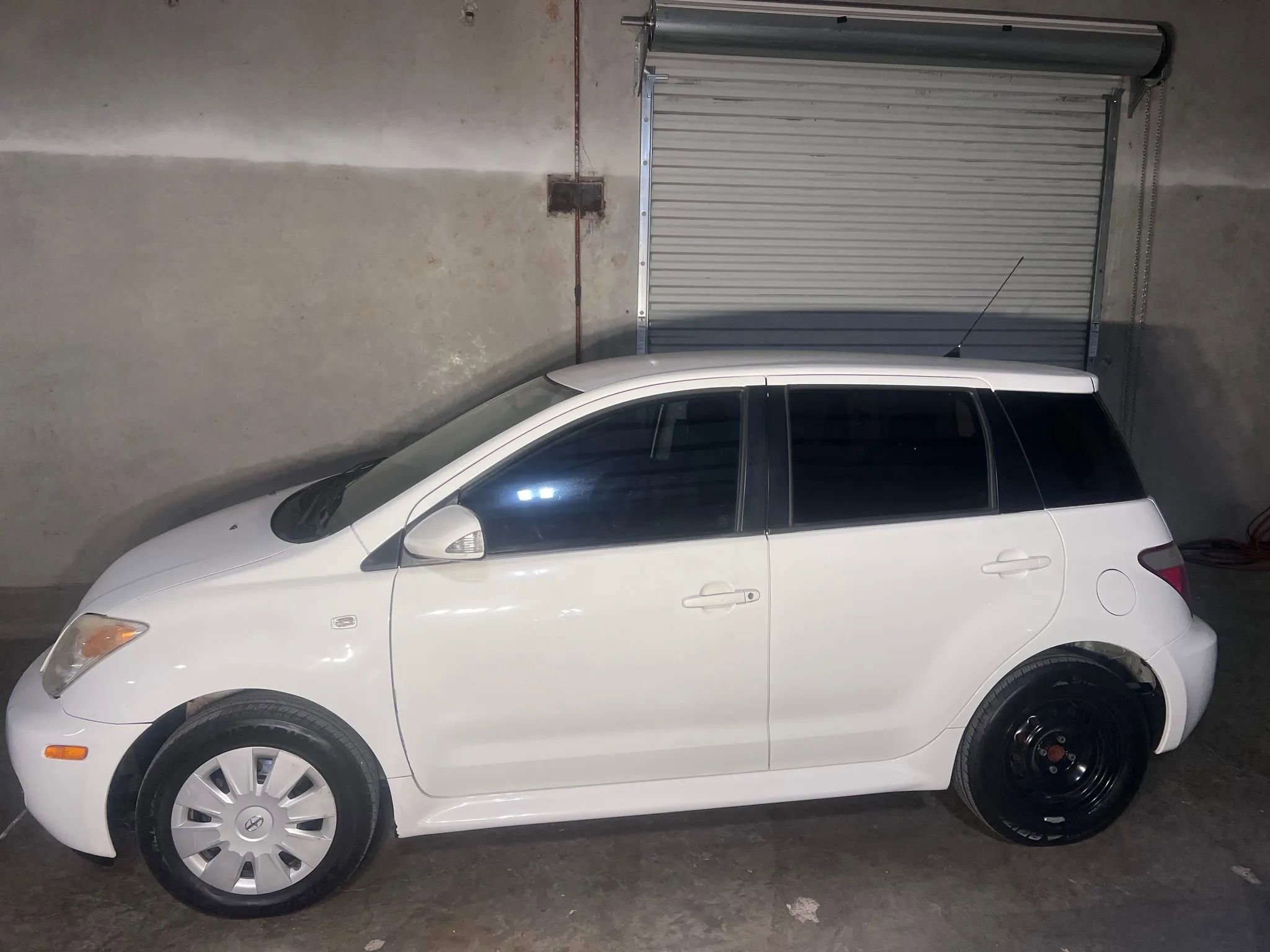 Used 2006 Scion xA Hatchback 4D image 9